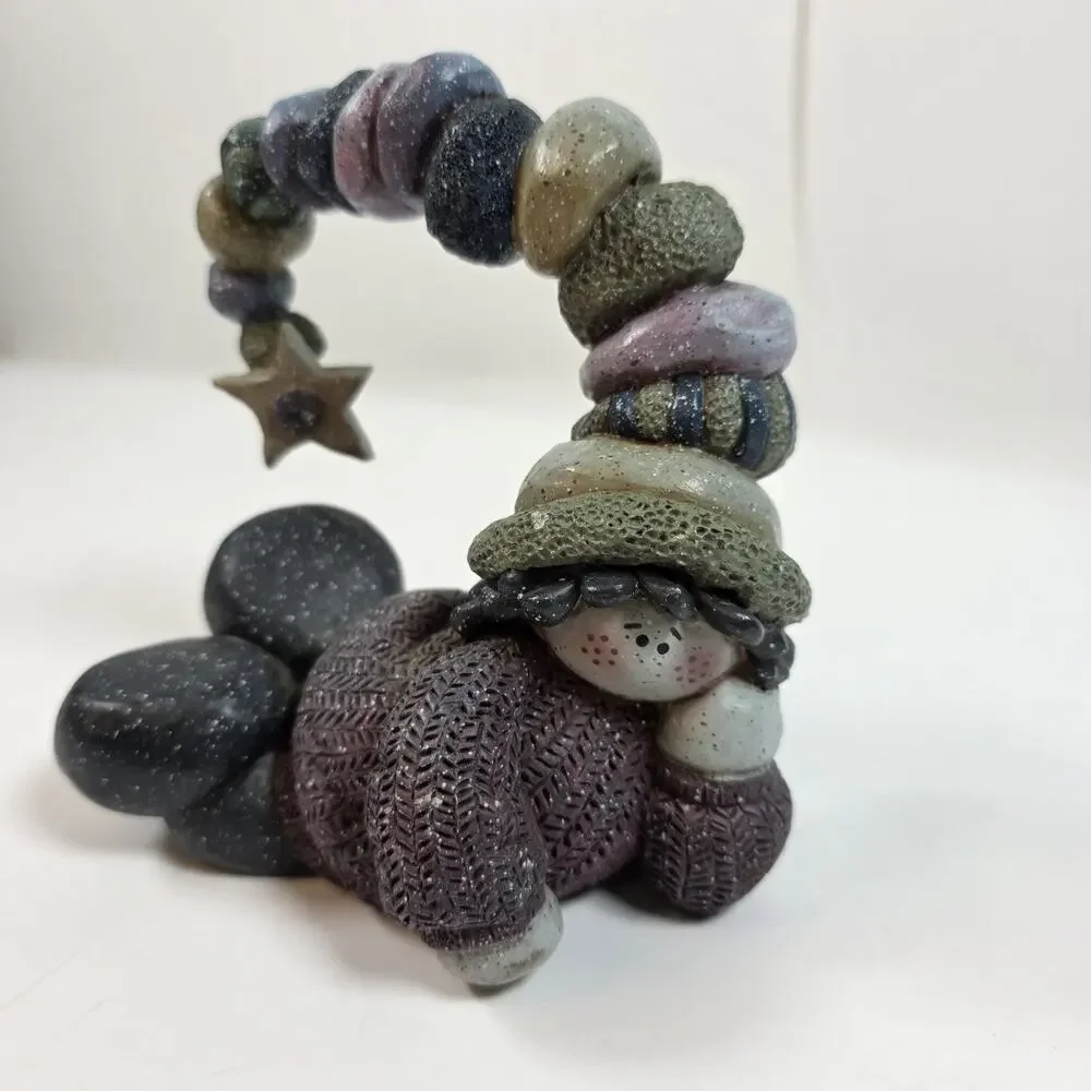 Winter Decor Resin figurine pebble Star hat snow indoor 2001 Santas workshop